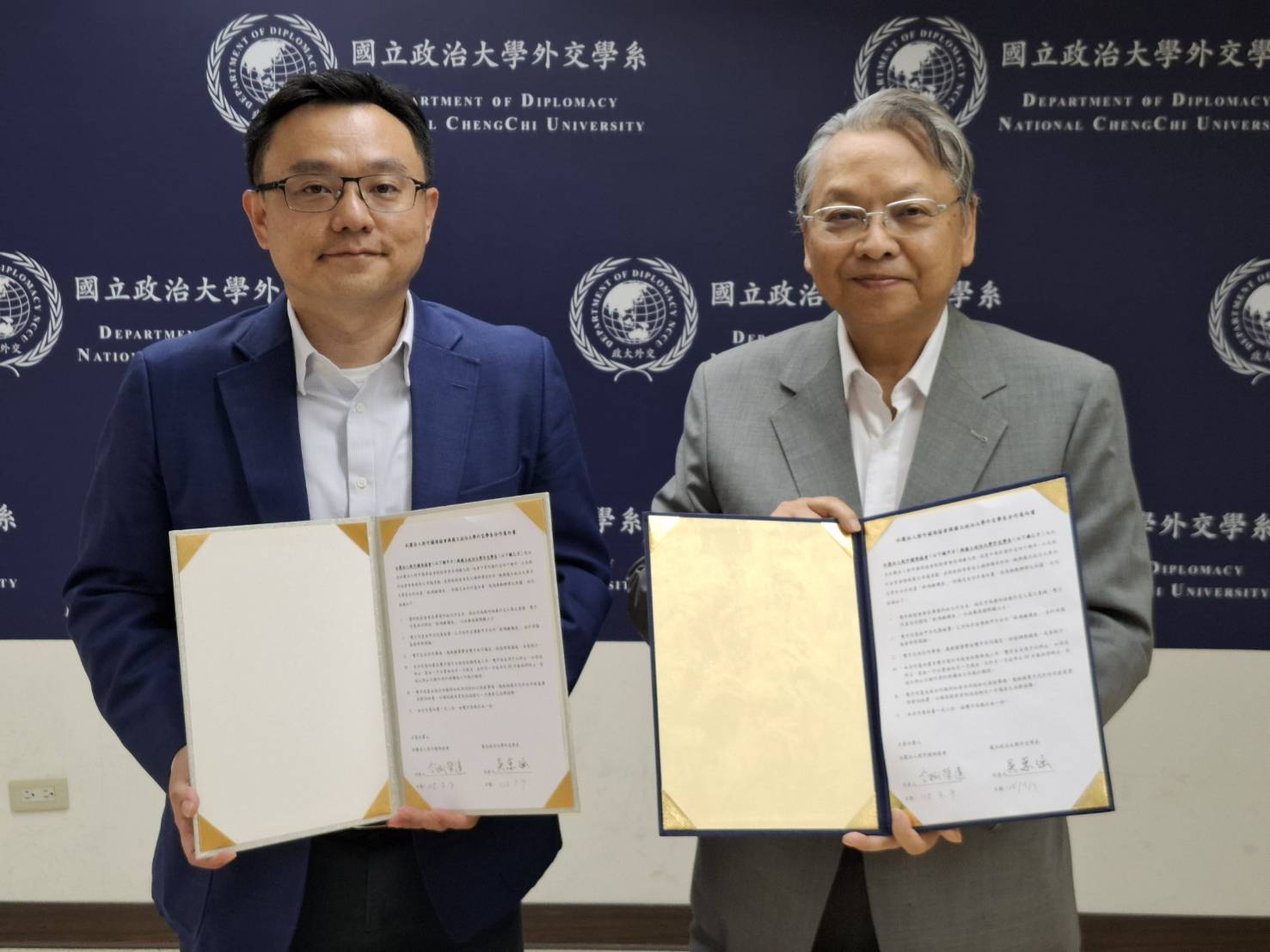 本會與政治大學外交學系續簽MOU